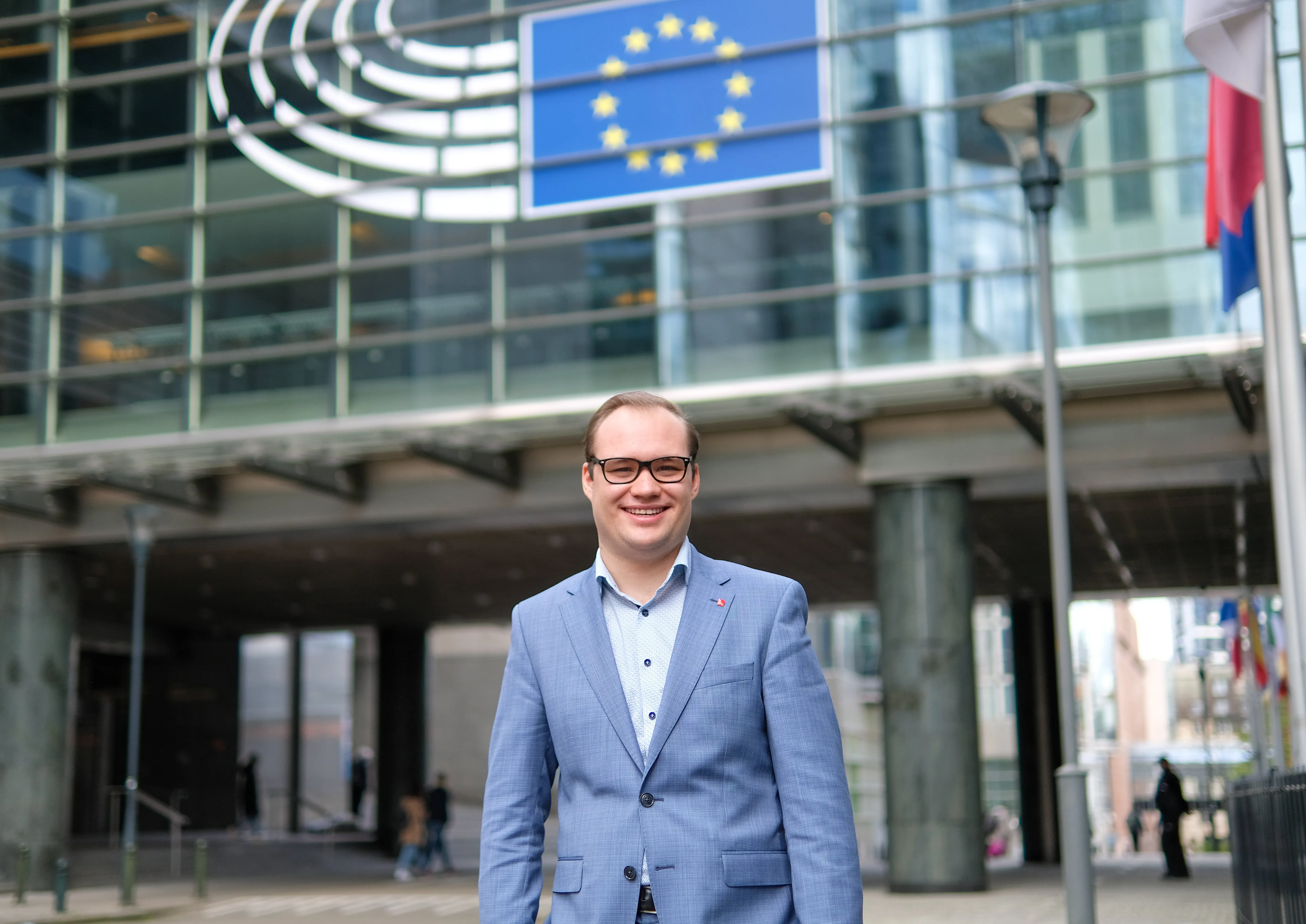 Davis Riedel in front of the European Parliament in Brussels