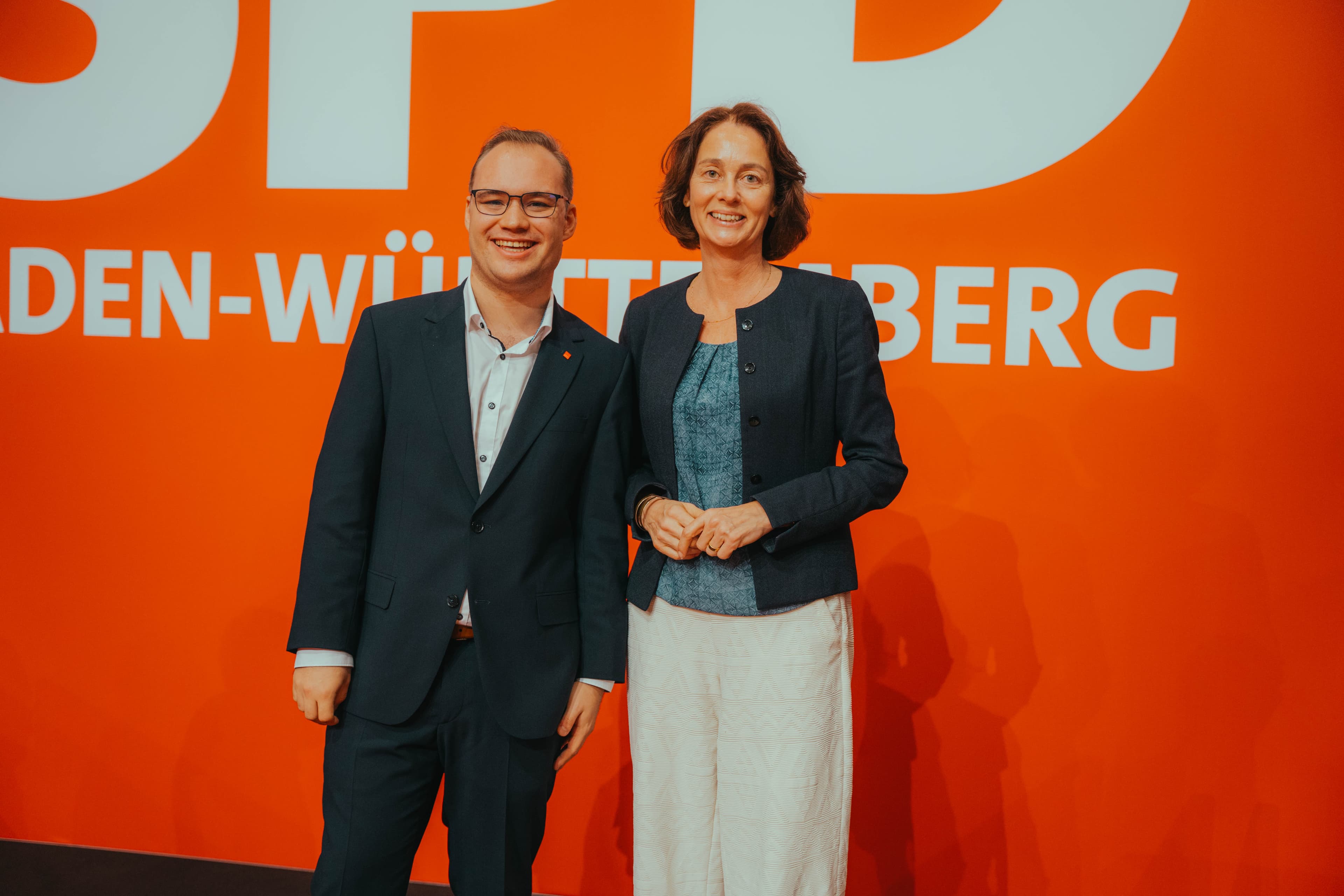 Davis Riedel mit Katarina Barley beim Landesparteitag der SPD Baden-Württemberg