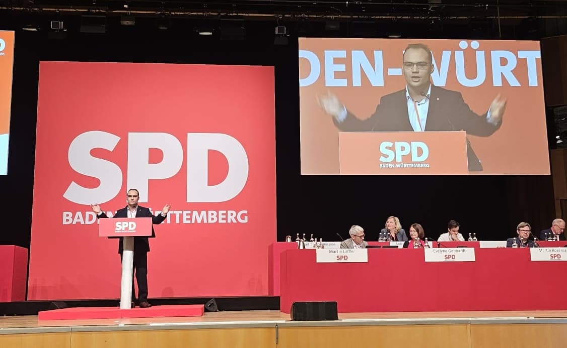 Davis Riedel am Rednerpult