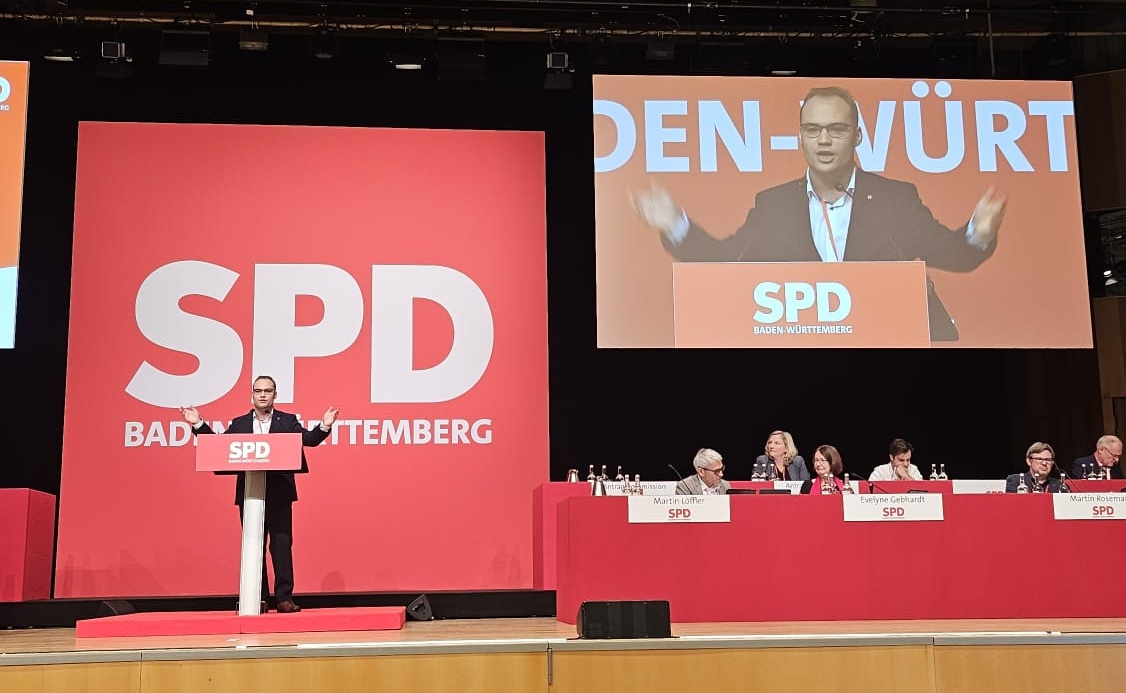 Davis Riedel am Rednerpult